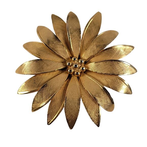 Unbranded Jewelry - Vintage Giovanni Gold Tone Flower Brooch Pin Signed  Retro Floral Jewelry